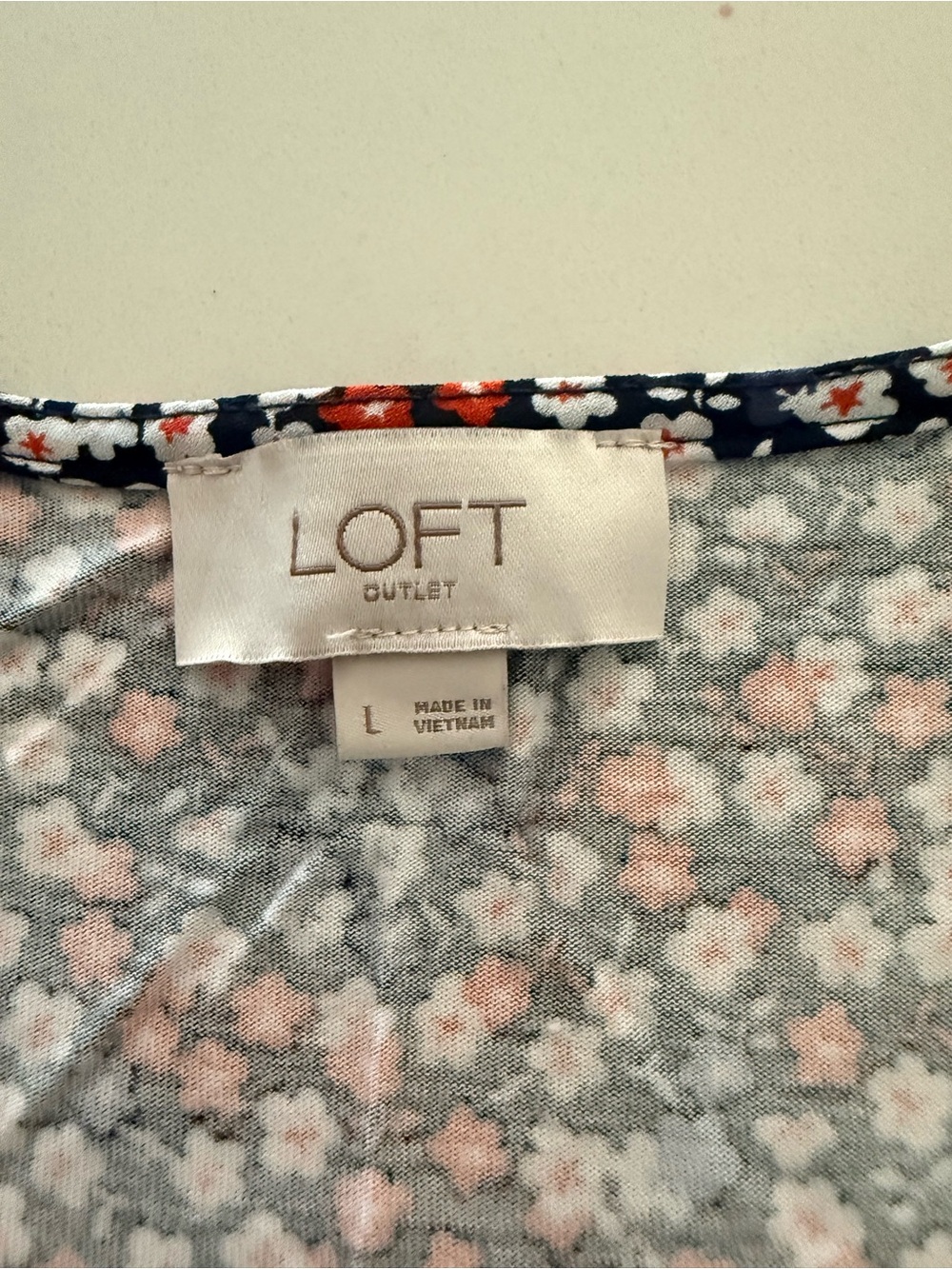 LOFT Red Navy White Floral V-Neck Flutter Sleeve Blouse - Picture 2 of 5